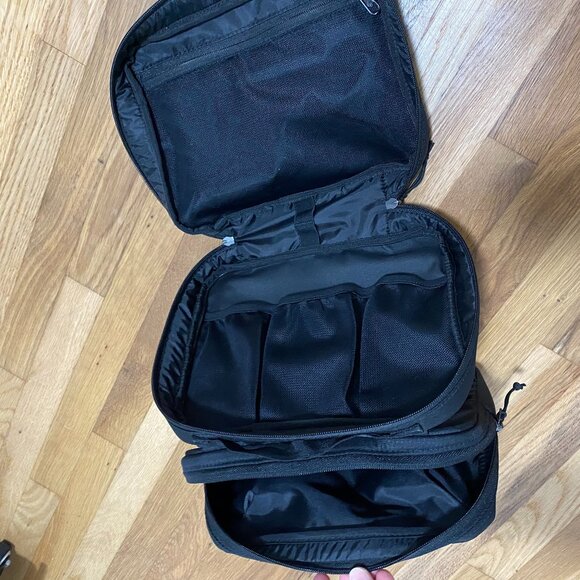 Eagle Creek Pack-It® Trifold Toiletry Kit - Picture 3 of 12